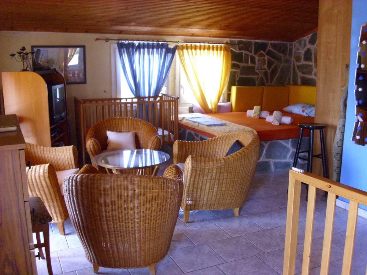 Villa Julia Nea Plagia Exteriör bild